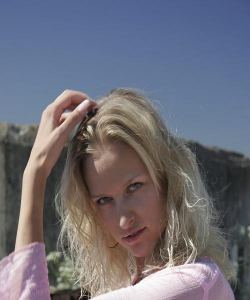 <p class='ppt-number'>221 779 + PIN 676</p><p class='ppt-pricing-de'>1,99 Euro/Min.</p>