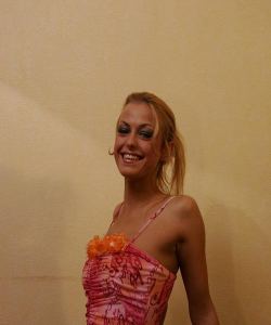 <p class='ppt-number'> 221 779 + PIN 676</p><p class='ppt-pricing-de'>1,99 Euro/Min.</p>