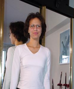 <p class='ppt-number'> 221 779 + PIN 676</p><p class='ppt-pricing-de'>1,99 Euro/Min.</p>