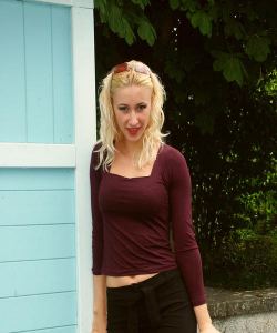 <p class='ppt-number'>221 779 + PIN 676</p><p class='ppt-pricing-de'>1,99 Euro/Min.</p>